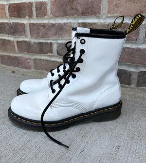 Dr. Martens white boots Size M6/ W8 White Original Leather Combat Boots Womens thumbnail 1