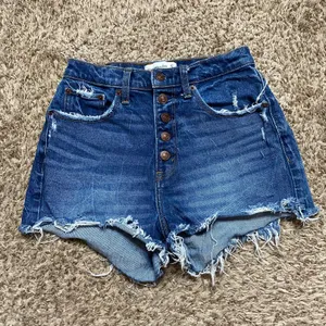 Abercrombie High Rise Mom Short Curve Love thumbnail 1