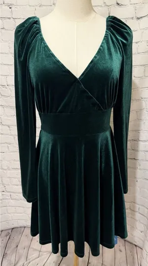 NWT Cupshe dark green velvet long-sleeve wrap-style flare dress V-neckline M thumbnail 1