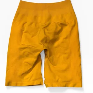 Alphalete Amplify Mustard Yellow Seamless Scrunch Butt Biker Shorts Womens Small thumbnail 2