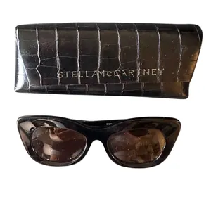 STELLA MCCARTNEY Cateye Black Sunglasses with Case‎ thumbnail 2