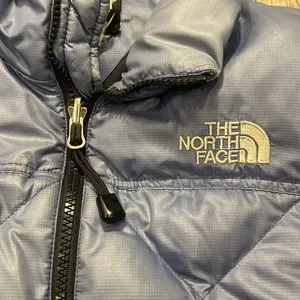 The North Face women’s puffer jacket thumbnail 3