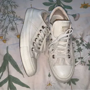 Converse shoes thumbnail 1