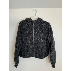 Lululemon Scuba Oversized‎ Full-Zip Hoodie
Lined Leopard WP Anchor Multi thumbnail 3