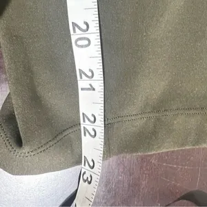 Lululemon On The Fly Crop 23 Dark Olive Luxtreme Travel Pants Size 6 thumbnail 9