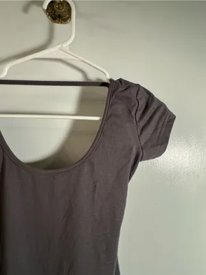 Women’s Size Small Athletic Romper Short Sleeve Open Back Dark Gray Scoop Neck‎ thumbnail 4