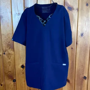 Figs Catarina one pocket scrub top women’s nurse scrubs navy blue Size XL thumbnail 3