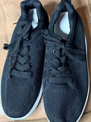 Black Athletic Shoes Size 10 thumbnail 2