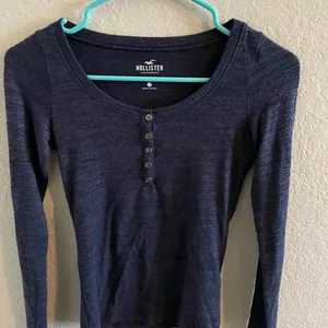 Hollister Women’s XS Slim Tee thumbnail 4