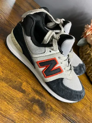 New Balance 574 Classic Gray Black Red Boys Size 2 thumbnail 1
