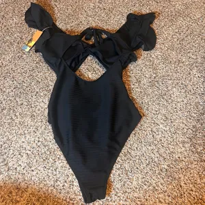 Musemaker One Piece Swimsuit Ruffle Sleeves Ruched Black Swimwear Medium thumbnail 4