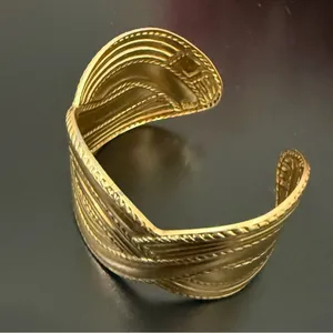 Vintage AVON Moroccan Weave Wide Cuff Chunky Statement Gold Tone Bangle Bracelet thumbnail 13