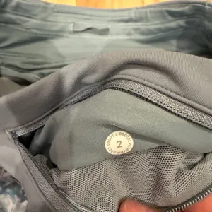 Lululemon Speed Up Short 2.5", Kaleidofloral Multi/Blue Cast, Size- 2. thumbnail 4