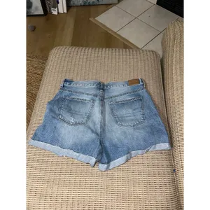 American eagle high rise Shorts thumbnail 3