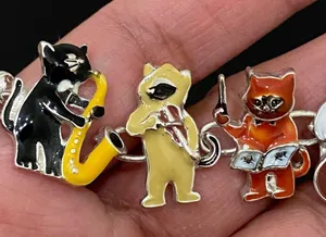 Adorable Silver-tone Enameled Musical Cat Playing Misic Instruments Bracelet 31g thumbnail 10