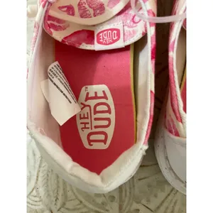 Hey Dude Wendy Cottage Crochet Shoes Women 12 Pink Lips Hearts Slip On Loafers thumbnail 4
