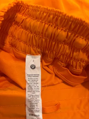 Lululemon High Rise Hotty Hot Shorts 2.5 Size 2 thumbnail 3