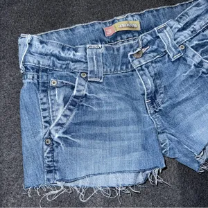 Vintage Old Navy Ultra Low Rise Micro Mini Jean Booty Shorts Blue Denim Sz 2 Y2K thumbnail 4