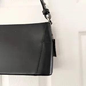 Kenneth Cole Reaction Black Leather Structured Mini Y2K Vintage Shoulder Bag thumbnail 4