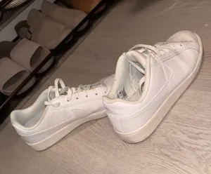 Nike Sneakers thumbnail 2