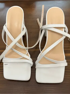 Women’s chunky heel strappy sandal thumbnail 2
