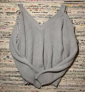 Kendall And Kylie LA Hearts Sweater thumbnail 3