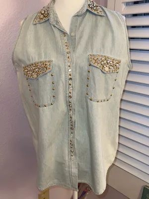 80s/90s Embellished Light Wash Denim Sleeveless Shirt thumbnail 1