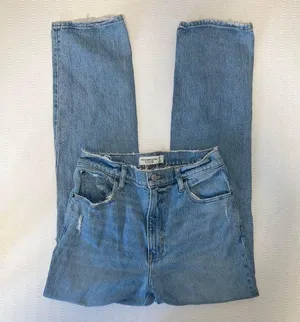 Abercrombie and Fitch 90s Distressed Straight Ultra High Rise Jeans thumbnail 3