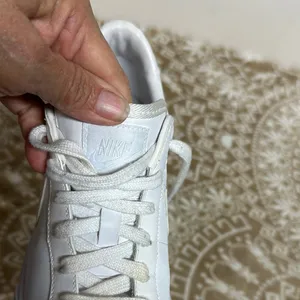 Nike White Athletic Shoes Classic Design thumbnail 13