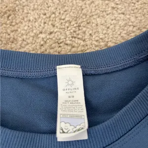 Offline by aerie long sleeve cropped workout top thumbnail 4