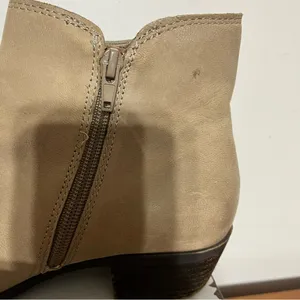 Lucky‎ Brand Womens Size 6.5 M Beige Leather Zip Ankle Fashion Boots thumbnail 3