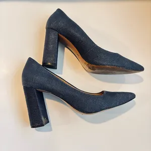 Banana Republic Navy Textured Pebble Leather Heels Size 9.5 thumbnail 3