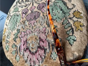 •Woman’s Oscar de la Renta tortoiseshell sunglasses• thumbnail 3