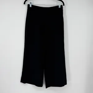 Aritzia Ten Babaton Black Wide Leg Crop Culotte Pants Size‎ 4 Minimalism Office thumbnail 2