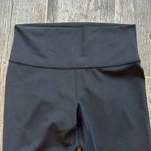 Lululemon leggings size 8 black full length thumbnail 2