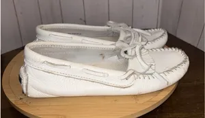 Minnetonka White Leather driving Moccasin 8.5 Comfort shoe slipper rubber sole‎ thumbnail 1