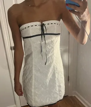 SheIn White strapless mini dress with black trim and tie detail. Size: XS thumbnail 1