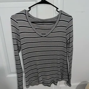 American Eagle long sleeve thumbnail 1