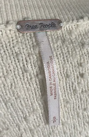 FREE PEOPLE-CREAM COLOR OVERSIZED SWEATSHIRT-WOMENS SIZE SMALL Chic and cozy textured sweatshirt, long sleeves, oversized, 91% cotton and 9% nylon, excellent condition Measurements: Bust: armpit to armpit 27 inches Length: shoulder seam to bottom 24 inches thumbnail 6