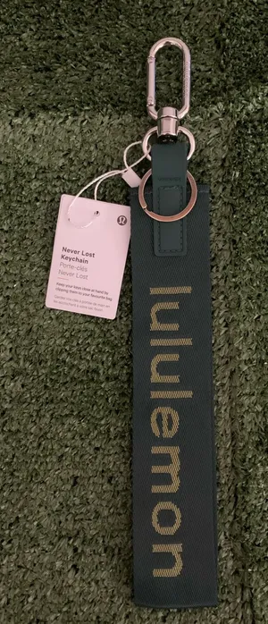 lululemon athletica Forest Green never lost keychain brand new thumbnail 1