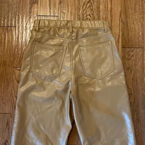 Abercrombie & Fitch 90’s ultra high rise faux leather tan pant 30 thumbnail 10