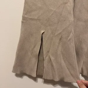 Abercrombie & Fitch Beige Ribbed Knit Flare Wide Leg Slit Pants Size Large thumbnail 5