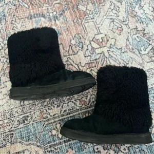 UGG Patten 1006794 Black Suede Shearling Women’s Boots Size 7 thumbnail 9