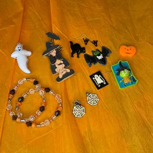 Halloween jewelry and miscellaneous items thumbnail 2