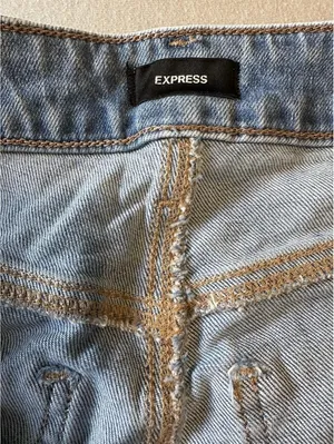Express Relaxed Straight Ankle High-Rise Jeans Size 6R Light Wash thumbnail 5