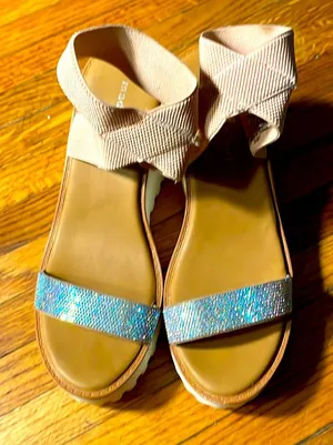 Madden Girl Carlot embellishment toes thumbnail 1