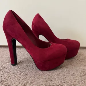 Styluxe Red Faux Suede High Heels Shoes Size 7 thumbnail 2