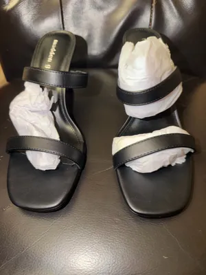 Heels Black Size 7 thumbnail 2