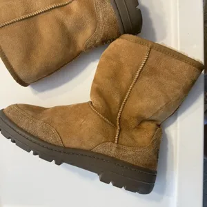 UGG Australia Ultra Short Chestnut Suede Boots Women's Size 9 Hard Sole EUC thumbnail 9