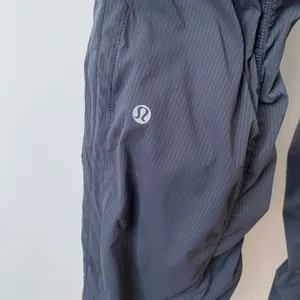 Lululemon Size 6 Charcoal Grey Studio Pant Ruched Leg Cargo Athletic Trousers thumbnail 6
